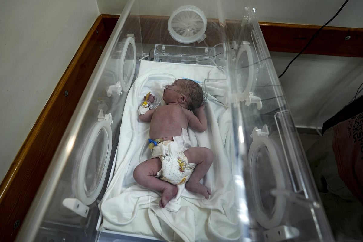 Baby Born from Dead Mother in Gaza
